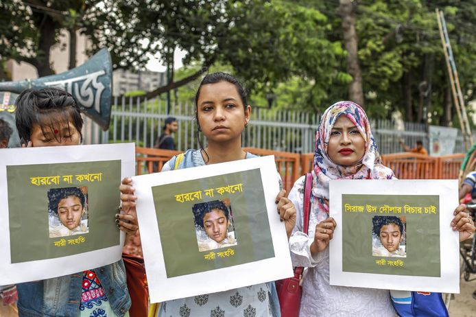 Vrouwen in de hoofdstad Dahka protesteren tegen seksueel geweld.