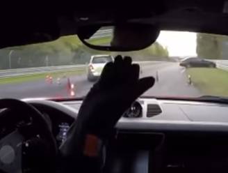 Mercedes-bestuurder rijdt kortste rondje Nürburgring ooit: gecrasht na 10 meter