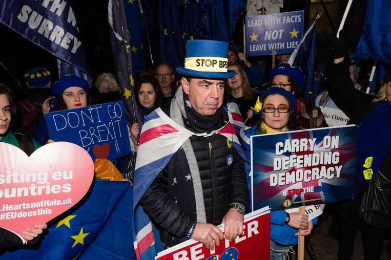 Demonstranten tegen een vertrek uit de Europese Unie bij de ambtswoning van premier Boris Johnson, begin januari.  Beeld Barcroft Media via Getty Images