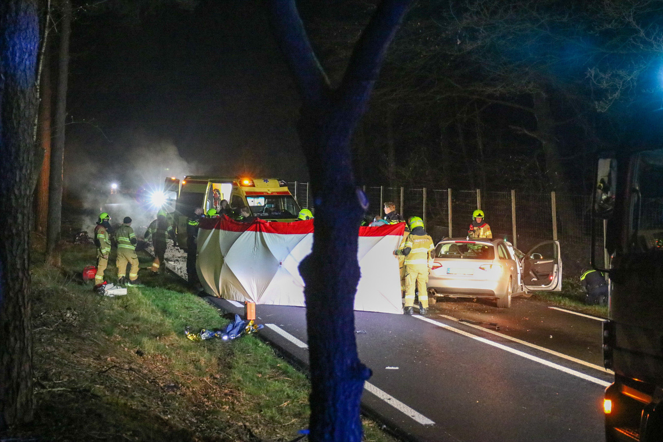 Het ongeluk op de Arnhemseweg in Otterlo.