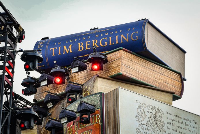 Het boek van Tim Bergling, alias Avicii, lag op de allerhoogste plank - het dichtst bij de hemel.