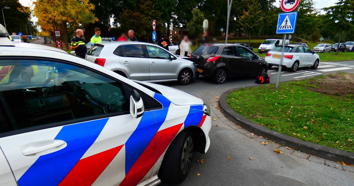 Gewonde bij kop-staartbotsing tussen drie auto’s in Oss.