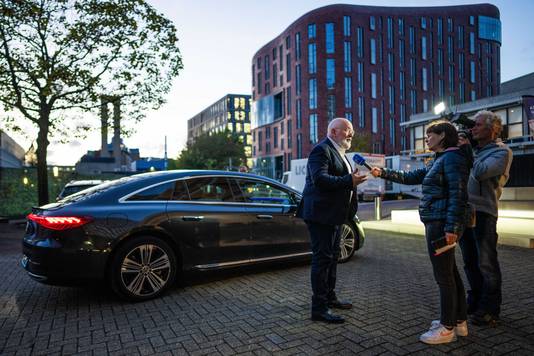 Frans Timmermans (GroenLinks-PvdA) arriveert voor het verkiezingsdebat van de College Tour.