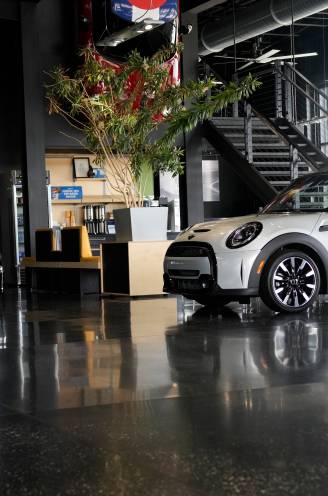 Wachttijd nieuwe wagen blijft oplopen: moet je als klant akkoord gaan met onvoorziene aanpassingen en hogere prijzen?