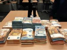 Stapels simkaarten, crystal meth en 120.000 euro: hoe wietgeur politie naar illegale vreemdeling leidt