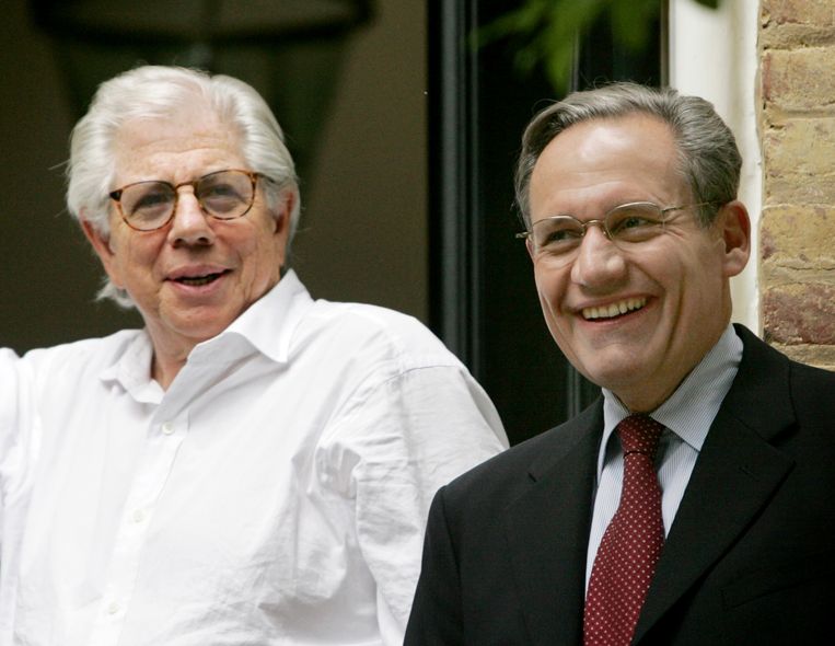 Carl Bernstein (links) en Bob Woodward: ‘Na een halve eeuw politieke verslaggeving moeten we vaststellen dat de geschiedenis zich herhaalt.’ Beeld REUTERS