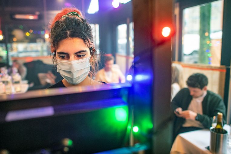 OVV: kabinet zwalkte over mondkapjes, vaccins en avondklok | De Volkskrant - Volkskrant