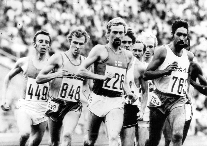 Haico Scharn (links, nr 449) op de 1500 meter bij de Olympische Spelen van München in 1972. Hij werd 7de in de halve finale.