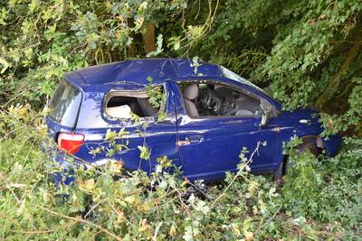 Auto vliegt uit de bocht op A326, bestuurder zwaargewond