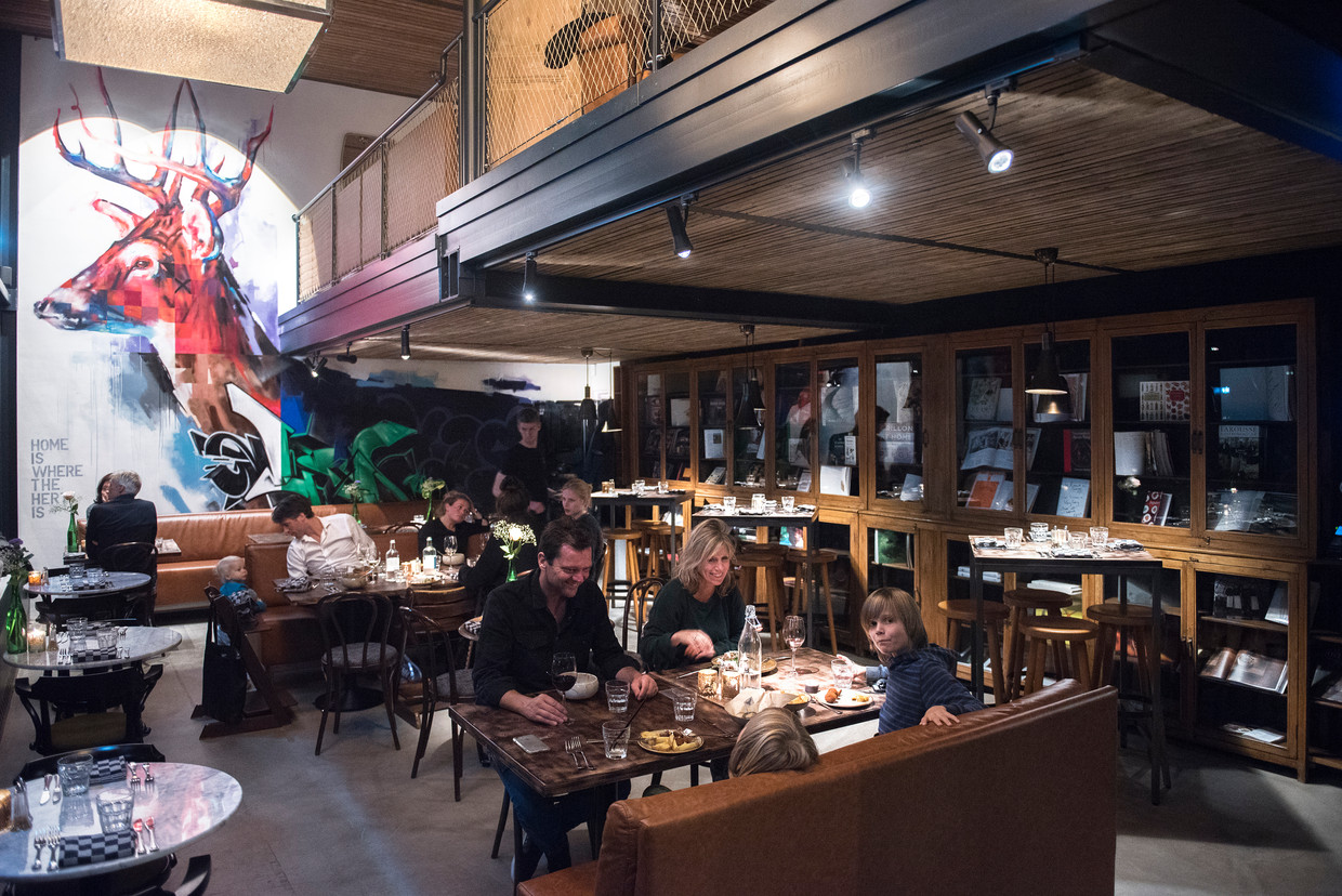 Restaurant Café Cliché in Amsterdam Beeld Els Zweerink