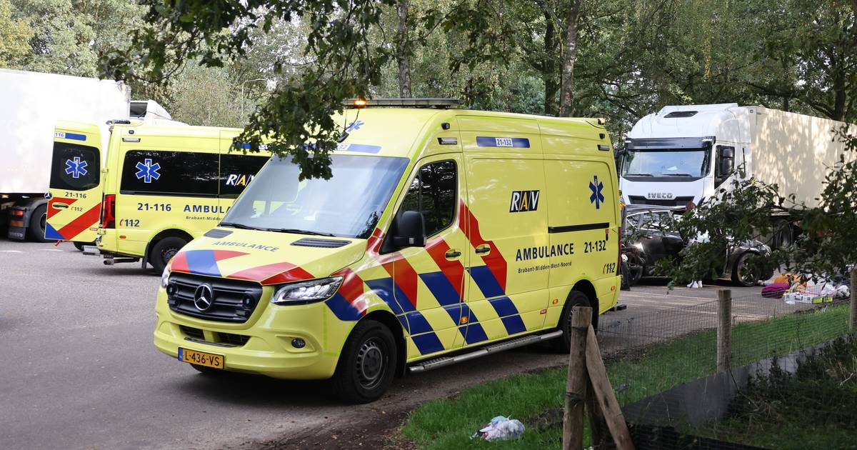 Twee gewonden bij botsing met scooter en auto in Oss.
