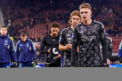 Een lek, haatreacties en verbannen uit eigen ArenA: het seizoen van Ajax wordt pijnlijker en pijnlijker