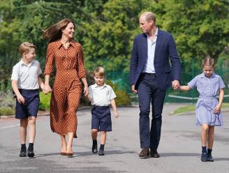 IN BEELD. William en Kate brengen George, Charlotte en Louis naar hun eerste schooldag