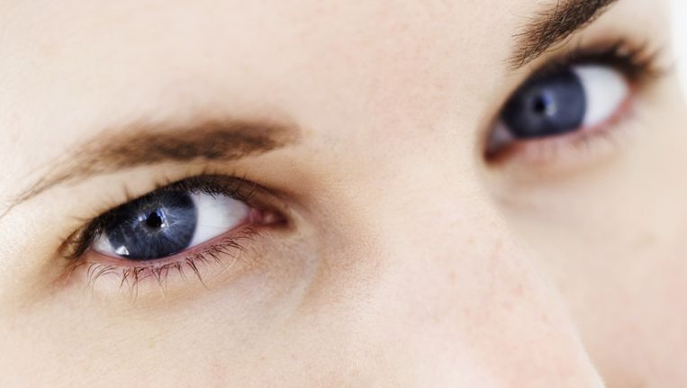 Naleving van vertaling Metalen lijn Bruine ogen worden blauw door operatie in VS | Trouw