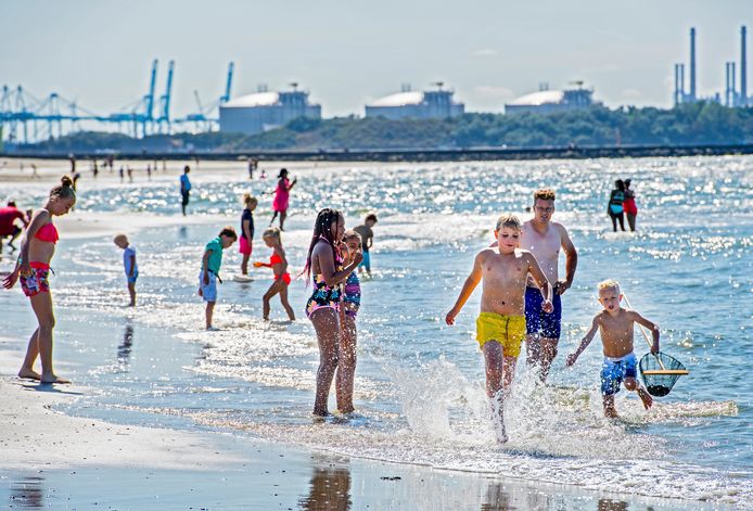 Het strand van Hoek van Holland voldeed voor het eerst in jaren niet aan de strenge eisen van het internationaal keurmerk De Blauwe Vlag.