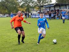 Gepensioneerde trainer stormt als Cruijff van tribune en helpt vijfdeklasser: ‘Ik kan het niet meer aanzien, sorry’