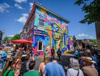 Dit kleurrijke (gratis) festival strijkt voor de tweede keer neer in hartje Enschede