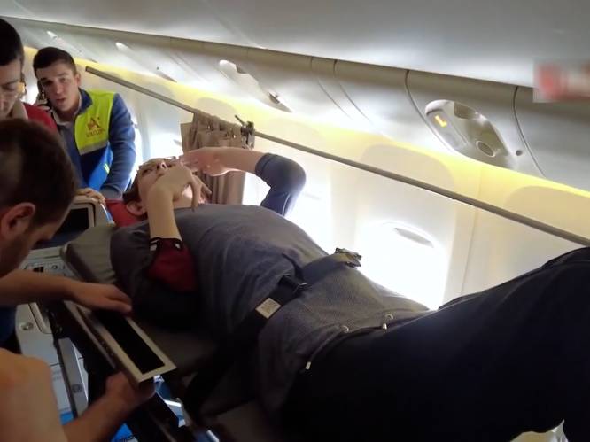 Langste vrouw ter wereld reist voor het eerst met vliegtuig