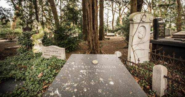 Rechter: Zorgvlied mocht familiegraf ruimen om plek te maken voor Harry Mulisch