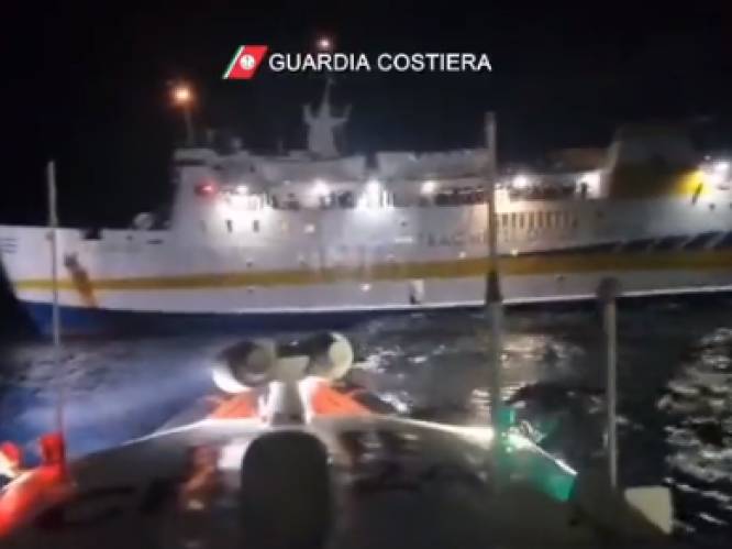 Italiaanse kustwacht redt 177 mensen van brandende ferry