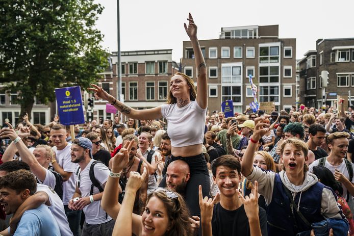 Met de protestmars Unmute Us, die tegelijkertijd in diverse steden wordt gehouden, wordt gedemonstreerd tegen de coronamaatregelen.