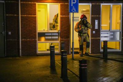 Bewoner naar het ziekenhuis bij keukenbrand in flatwoning in Liessel, meerdere woningen tijdelijk on