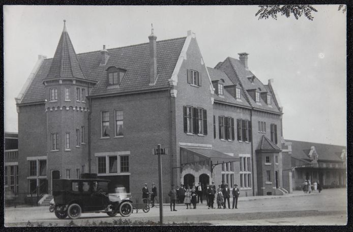 Ansichtkaart van station Deventer omstreeks 1921 - 1927. Bron: Van der Meulen's Boekhandel, Collectie Overijssel