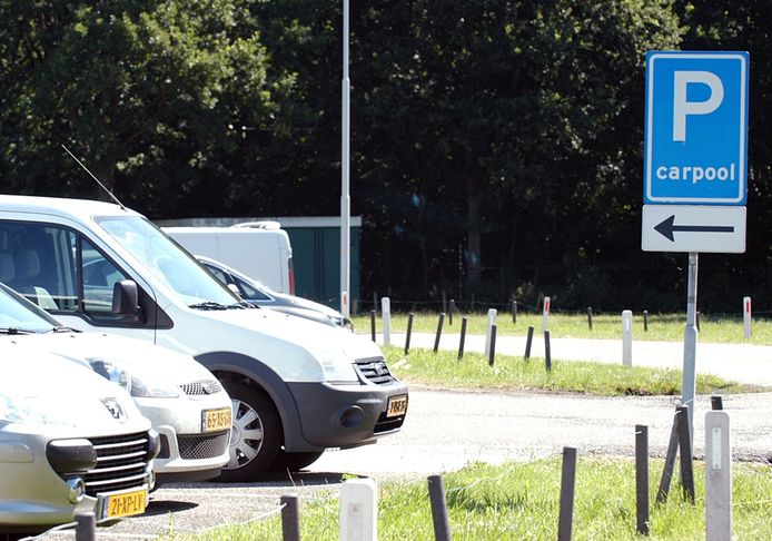 Een toen 23-jarige Rotterdammer verleidde een 14-jarig meisje tot seks. Ze spraken af op een carpoolplaats