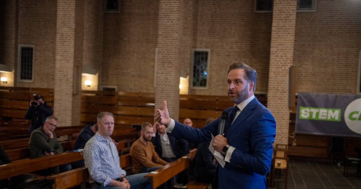 Woonminister Hugo de Jonge op bezoek in Haarle: 'Eigen inwoners voorrang op woningen' - Tubantia