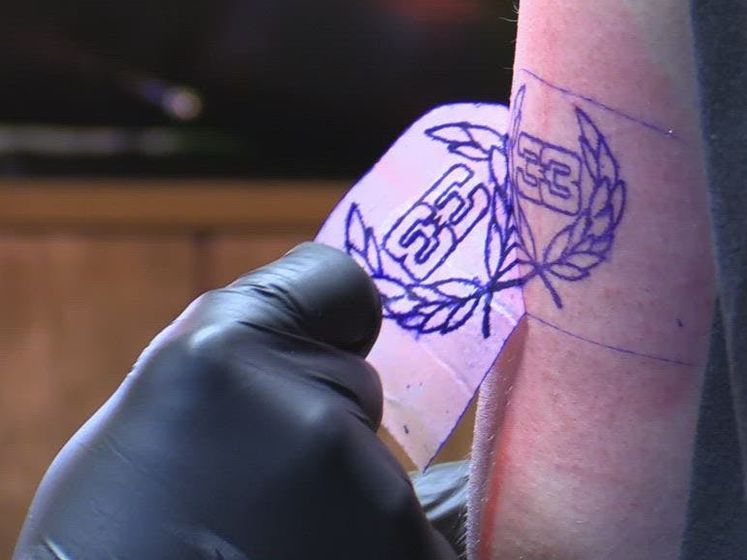 Superfans Max Verstappen nemen tattoo na wereldkampioenschap Formule 1