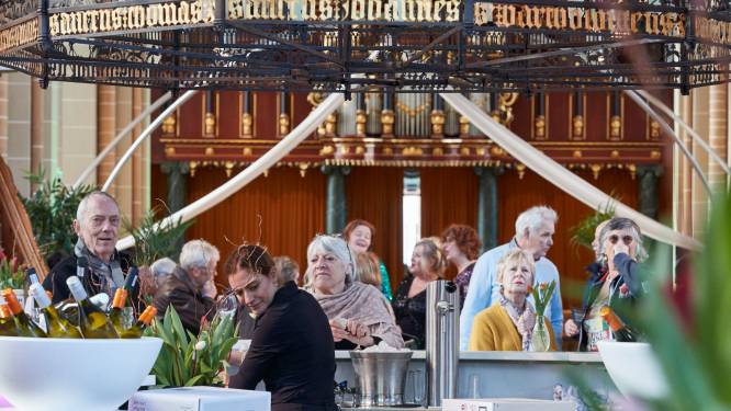 Wijn en gerookte vis onder middeleeuwse kaarsenkroon: Taste of Zutphen bewijst dat het kan