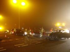 Dichte mist in Oost-Nederland: Auto op de kop in Apeldoorn en ravage in Zwolle