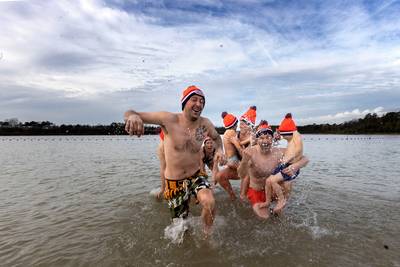 Veel enthousiasme voor nieuwjaarsduik Milheeze en Kempervennen, van ‘Heerlijk om te doen’ tot ‘Een p