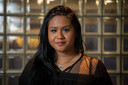 Sunita Biharie, fractievoorzitter van de SP in Apeldoorn, gaat in gesprek met jongeren om hun geluid een podium te geven. ,,De kloof tussen de politiek en de jeugd is te groot.’’