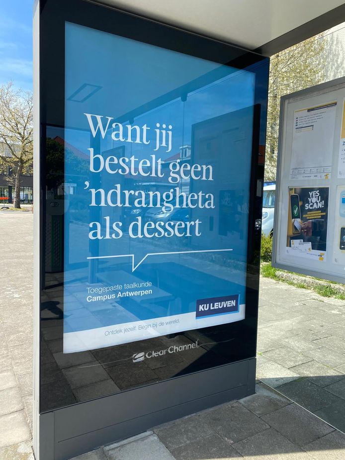 De reclameslogan dook de afgelopen dagen op aan bushokjes in het Antwerpse.