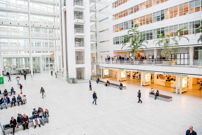 In het Haagse stadhuis maken lokale politici zich zorgen over de bijstandsschuld van Hagenaars die is opgelopen tot 81,5 miljoen.