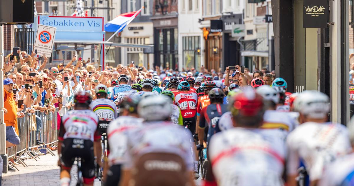 Tienduizenden wielerfans genieten in Brabant van de tweede etappe van La Vuelta - BD.nl