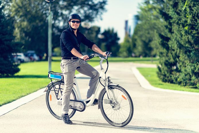 Pittig radiator Bezwaar Veilig rijden op de elektrische fiets: 5 belangrijke tips | Lifestyle |  hln.be