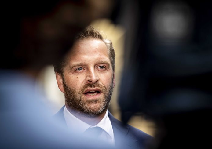 2021-08-20 09:47:02 DEN HAAG - Hugo de Jonge, demissionair minister van Volksgezondheid, Welzijn en Sport, komt aan op het Binnenhof voor de wekelijkse ministerraad. ANP REMKO DE WAAL