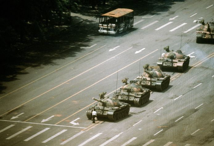 De 'tankman’ op het Plein van de Hemelse Vrede in Peking, op 5 juni 1989.
