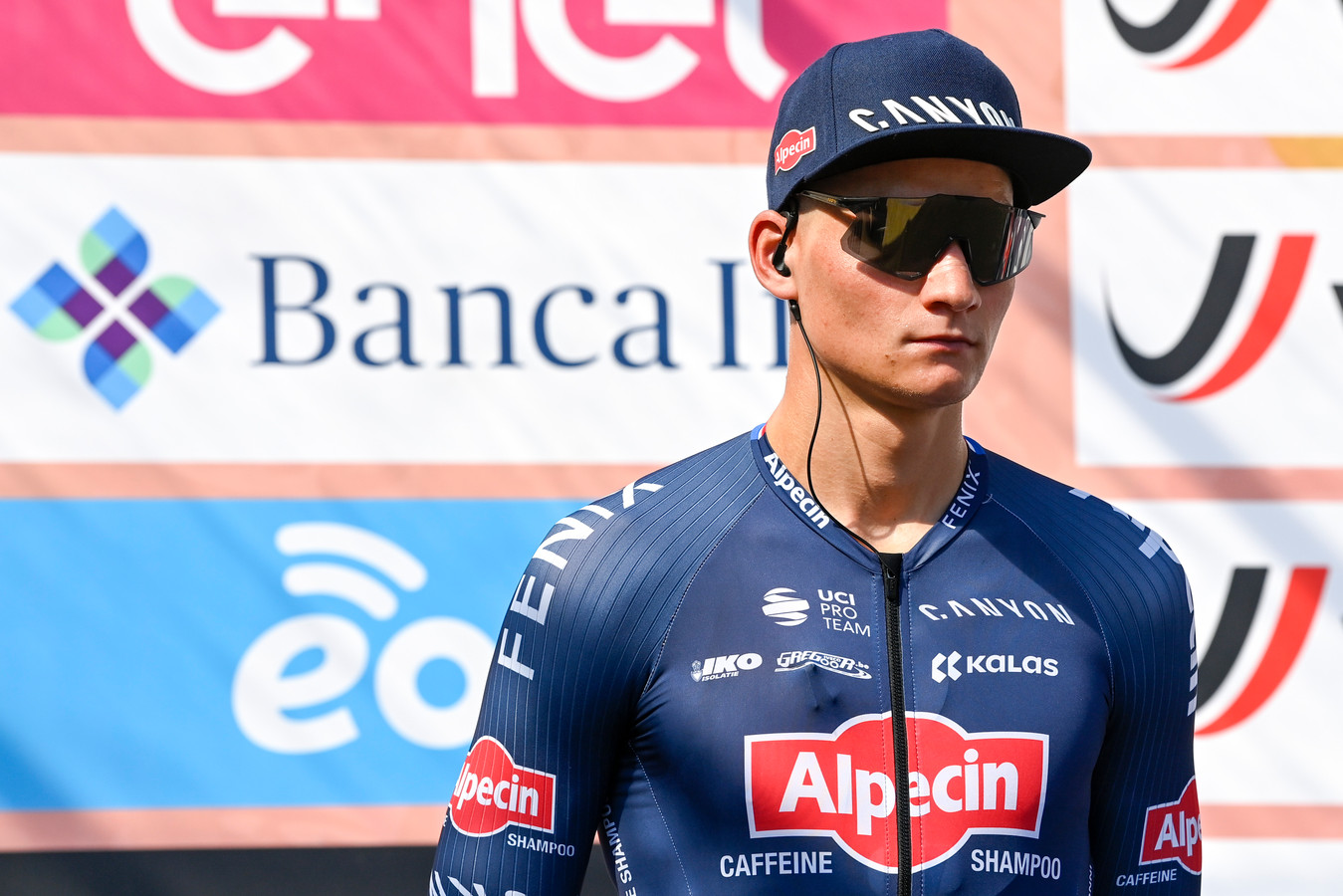Van der Poel verschijnt aan de start van het EK | Foto | AD.nl
