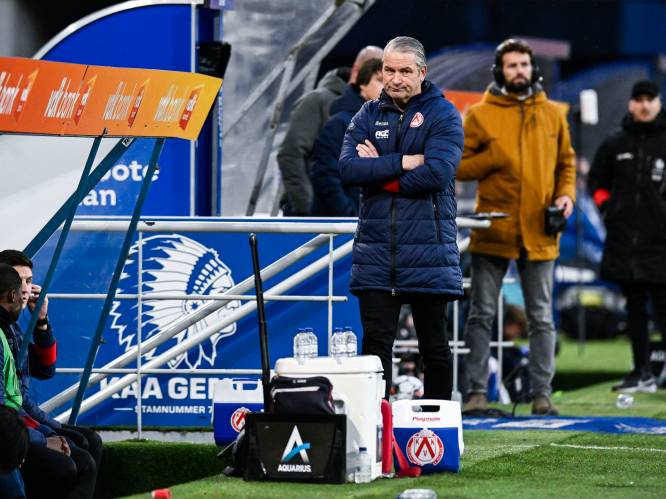 Bernd Storck (KV Kortrijk) begrijpt niet waarom het doelpunt van Watanabe werd afgekeurd: “Misschien gelden er in België andere regels”