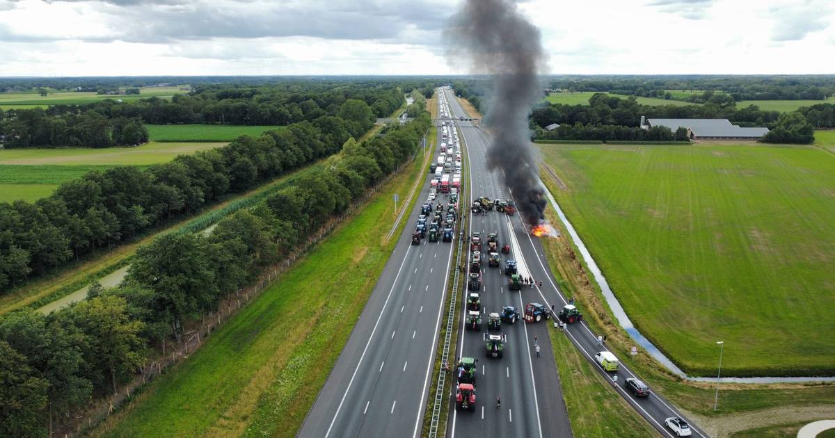 ‘Solidariteitskwartiertje’: verkeersinfarct op snelwegen door bliksemactie boeren lijkt voorbij