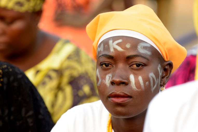 Een aanhanger van UDP, de partij van president Adama Barrow. Beeld AFP