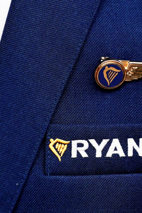Ryanair demande une réduction de 10% des salaires du personnel de cabine et de 20% de ceux des pilotes belges