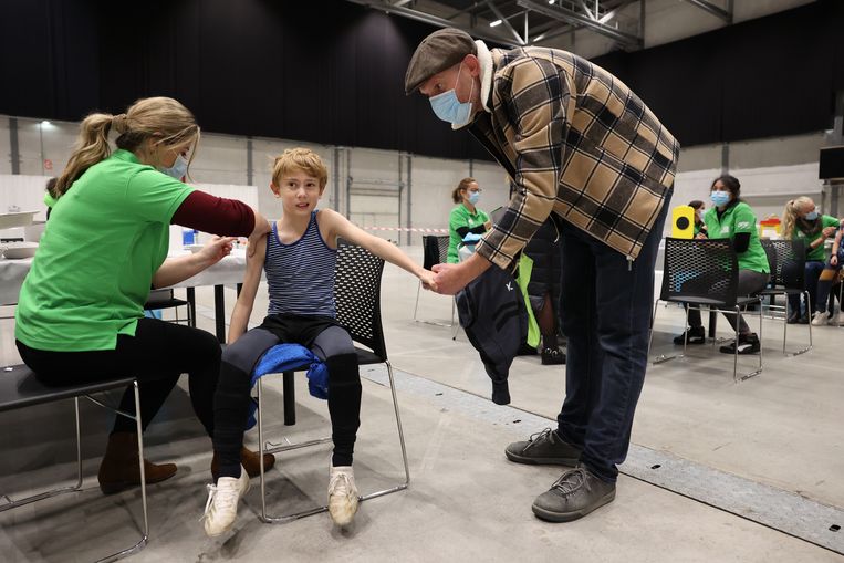 Vanaf 2022 krijgen ook jongens het hpv-vaccin aangeboden, zodat ook zij daarmee beschermd worden van het virus dat kan leiden tot vormen van kanker. Beeld Arie Kievit