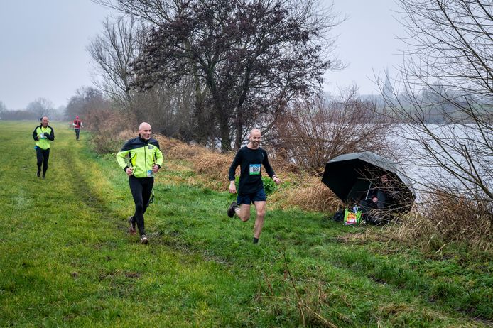 Maasdijk Winterrun, trail door de uiterwaarden tussen Gewande en Ravenstein. De foto is in de buurt van Megen. Foto: THOMAS SEGERS / Van Assendelft