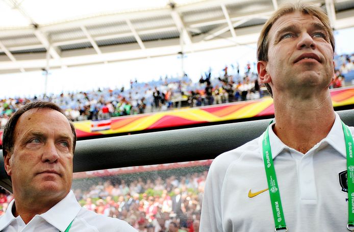 Pim Verbeek (rechts) naast Dick Advocaat tijdens hun periode bij Zuid-Korea.