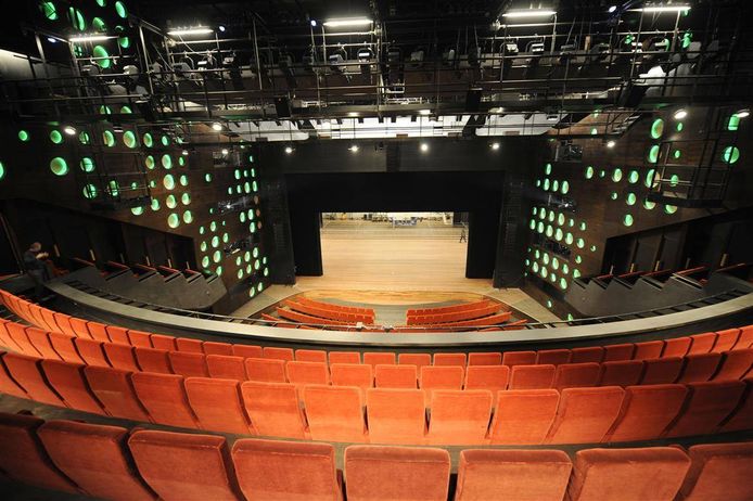 Grote zaal in het Wilminktheater.