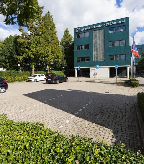 Zaltbommelse topambtenaar weggestuurd: tientallen collega’s verlaten uit protest gemeentekantoor
